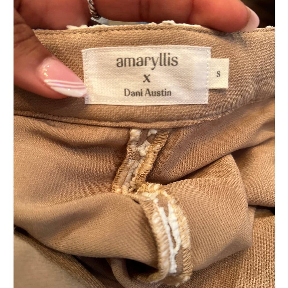 Amaryllis X Dani Austin White Lace Shorts - Picture 5 of 9